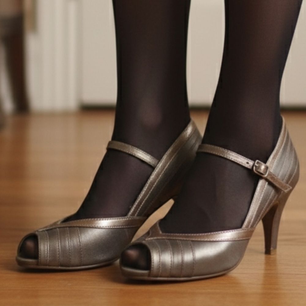 Betty page Silver mary jane heels 9